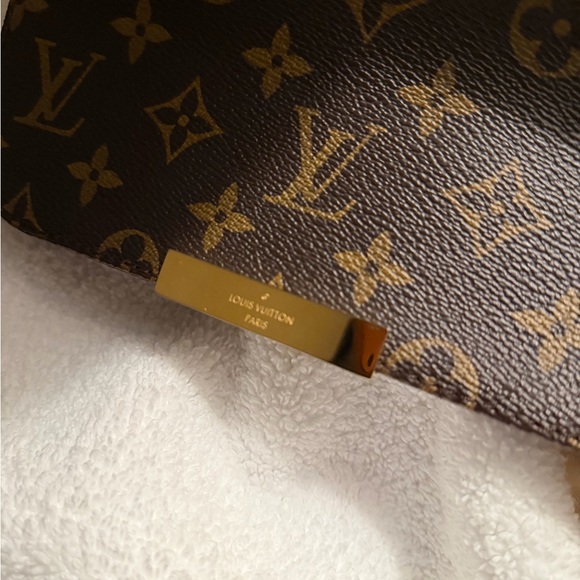 Authentic Louis Vuitton Monogram Favorite PM - Picture 15 of 16